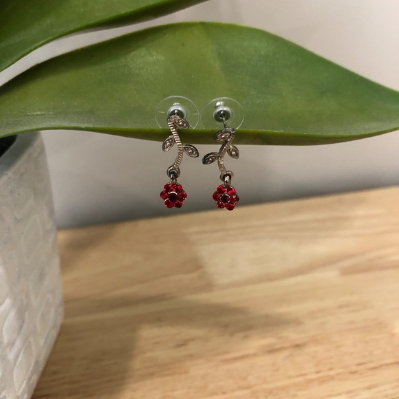 🌸 3/$25 Beautiful Necklace and Earrings Set - Picture 2 of 3